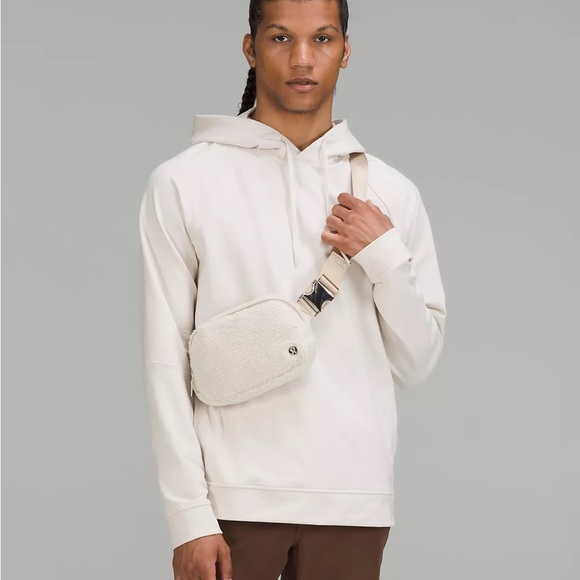 Lululemon Everywhere Belt Bag Fleece Natural Ivory Trench NAIT One Size New NWT - Picture 2 of 5